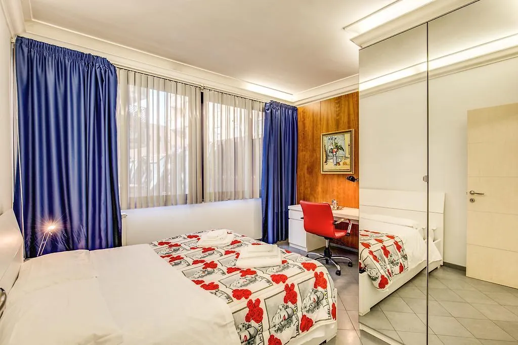 Apartment Ferienwohnung Flower Bed Rom Italien